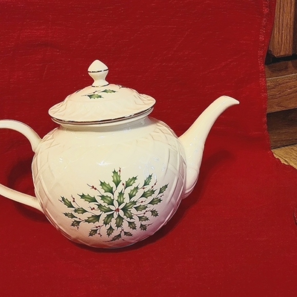 Lenox Holiday Gold-Banded Carved Teapot - Picture 4 of 11